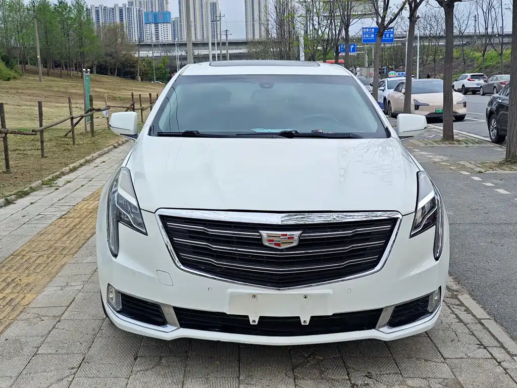 Cadillac XTS 2018 — фото 2
