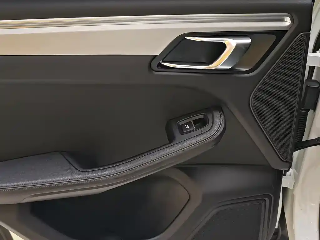 Porsche Macan 2019 — фото 17