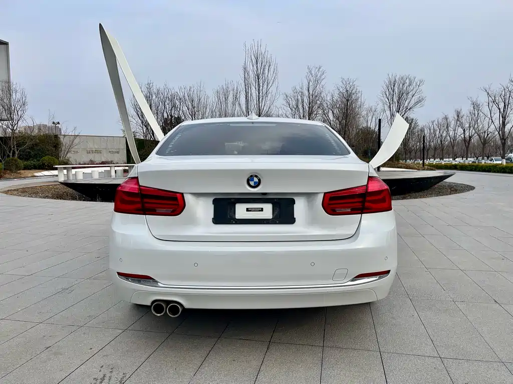 BMW 3 Series 2017 — фото 19