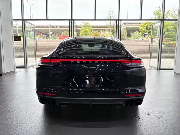 Porsche Panamera 2021
