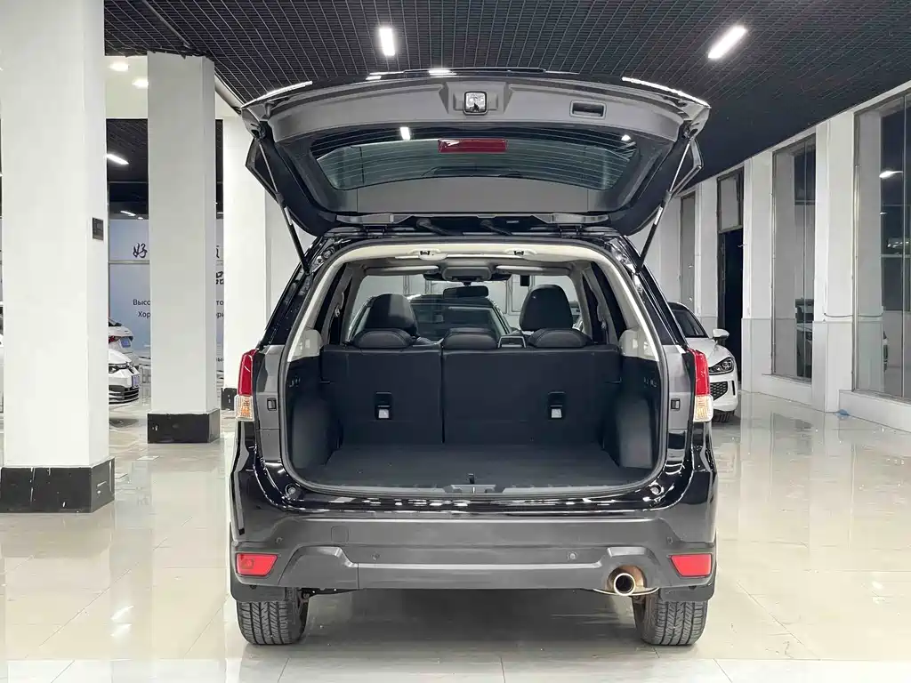 Subaru Forester 2023 — фото 18