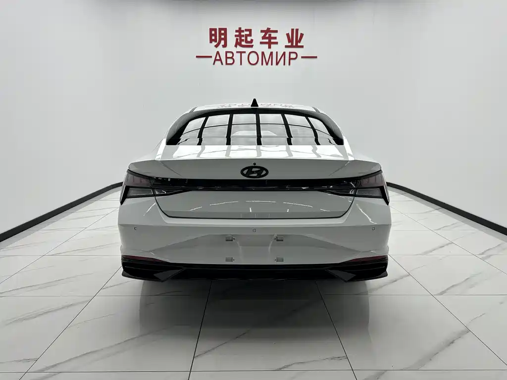 Hyundai Elantra 2023 — фото 10