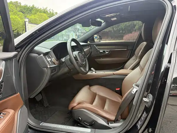 Volvo S90 2022