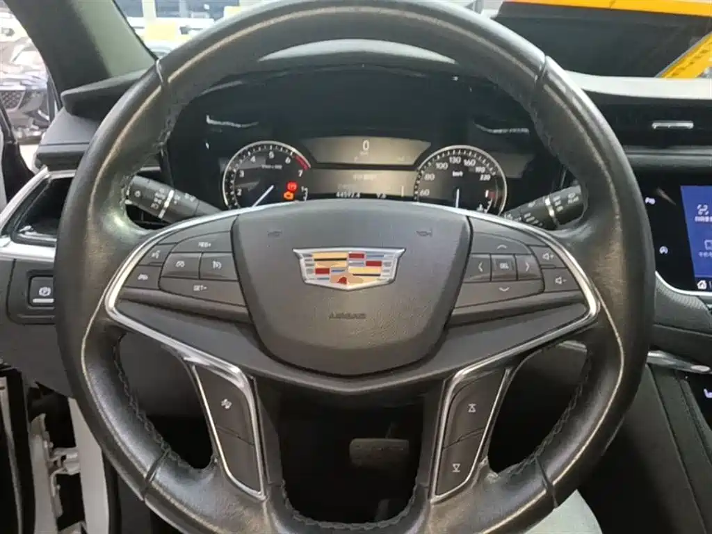Cadillac XT5 2021 — фото 11