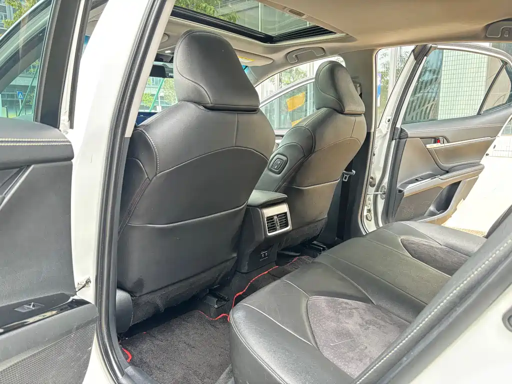 Toyota Camry 2022 — фото 10
