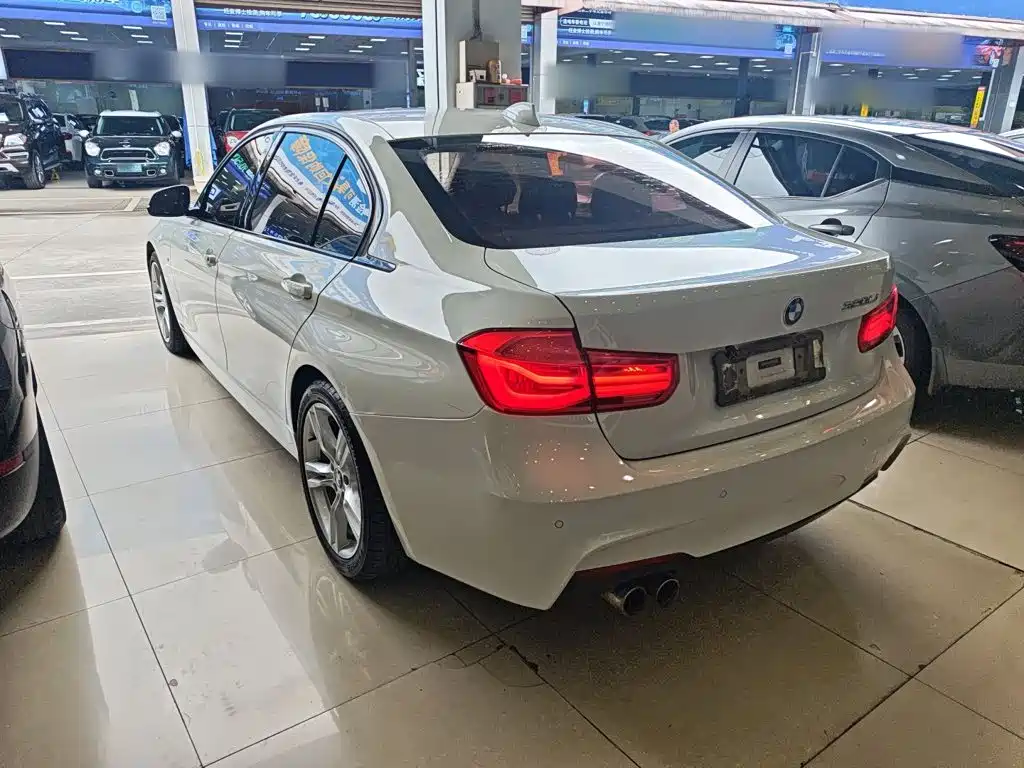 BMW 3 Series 2018 — фото 23