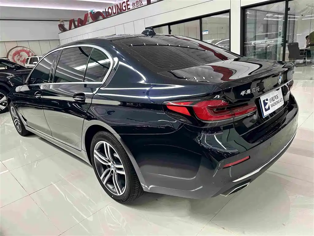 BMW 5 Series 2024 — фото 16