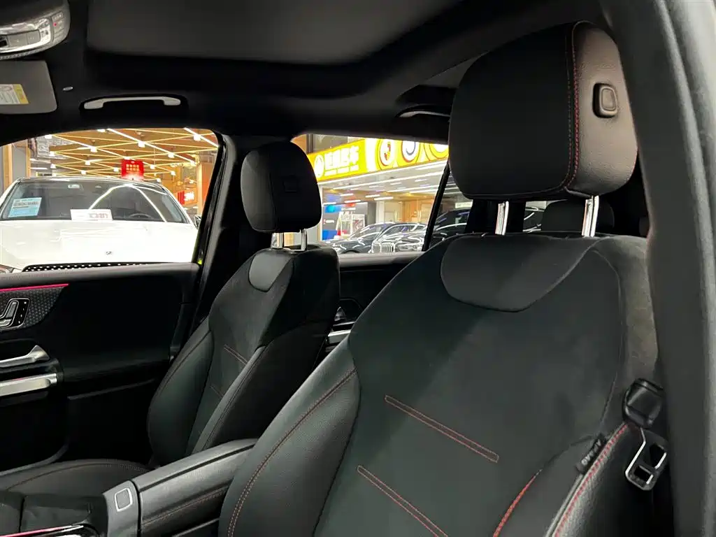 Mercedes-Benz GLB AMG 2025 — фото 14