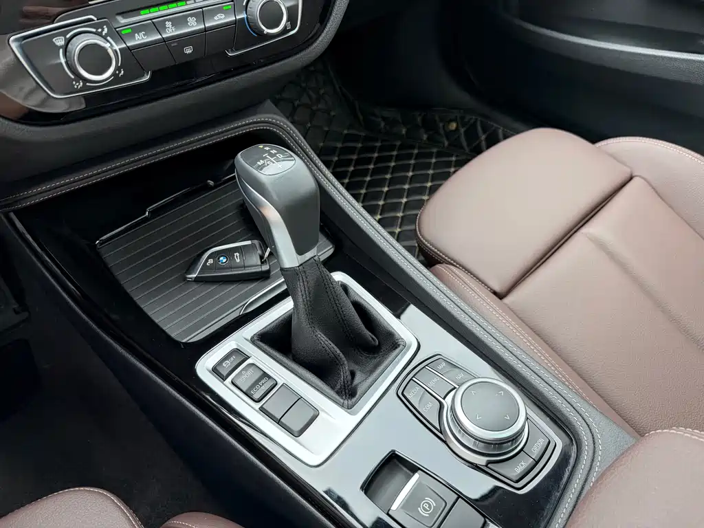 BMW 1 Series 2019 — фото 13