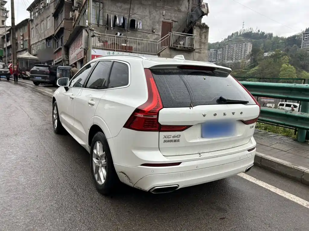 Volvo XC60 2019 — фото 9