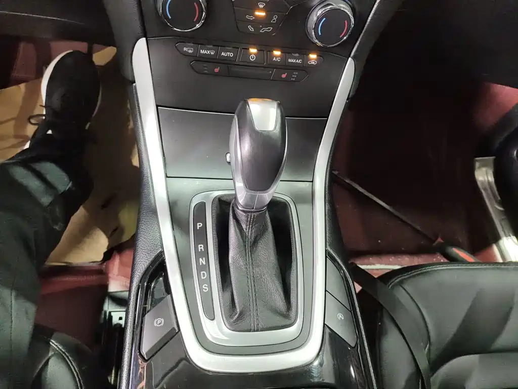 Ford Edge 2018 — фото 14