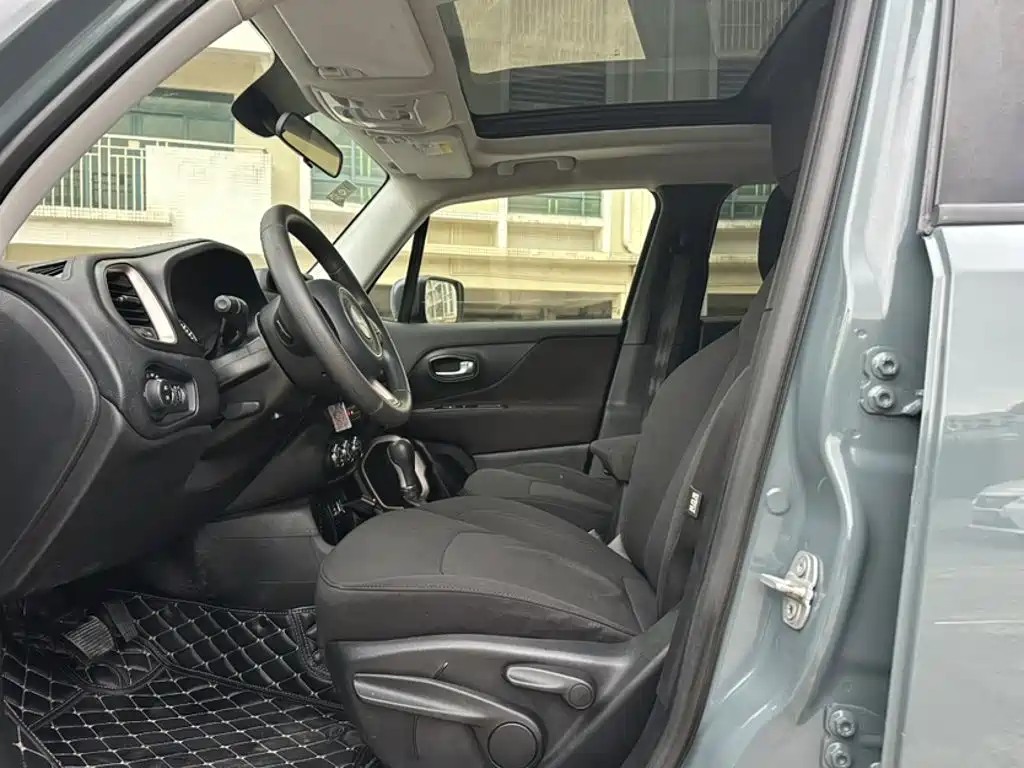 Jeep Renegade 2016 — фото 12