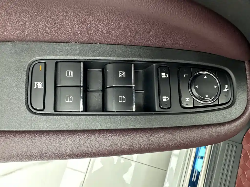 GAC Trumpchi M6 2022 — фото 11
