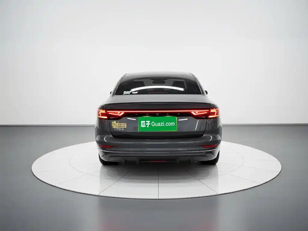 Geely Emgrand 2022
