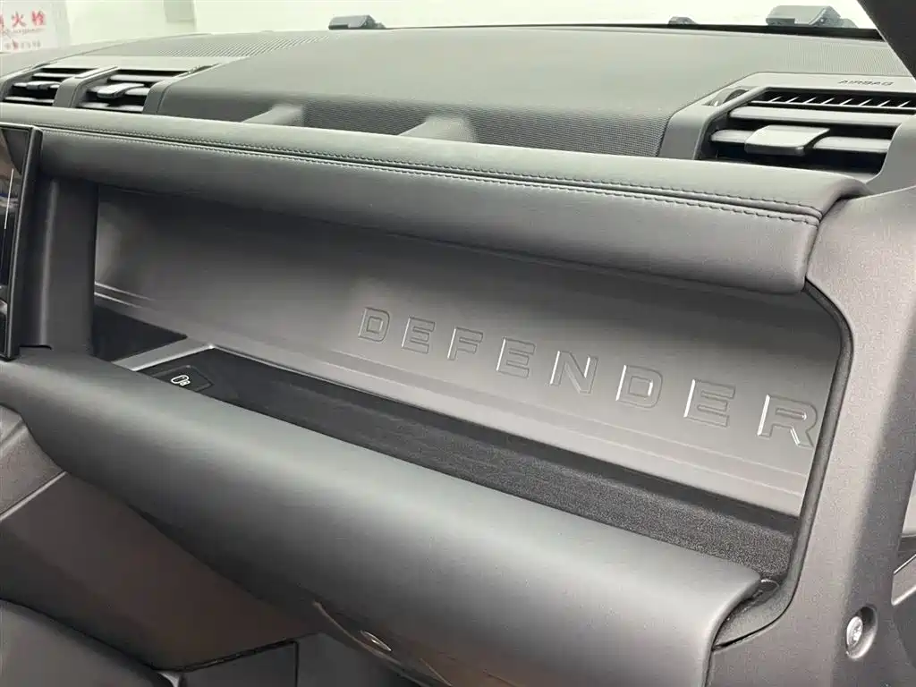 Land Rover Defender 2025 — фото 27