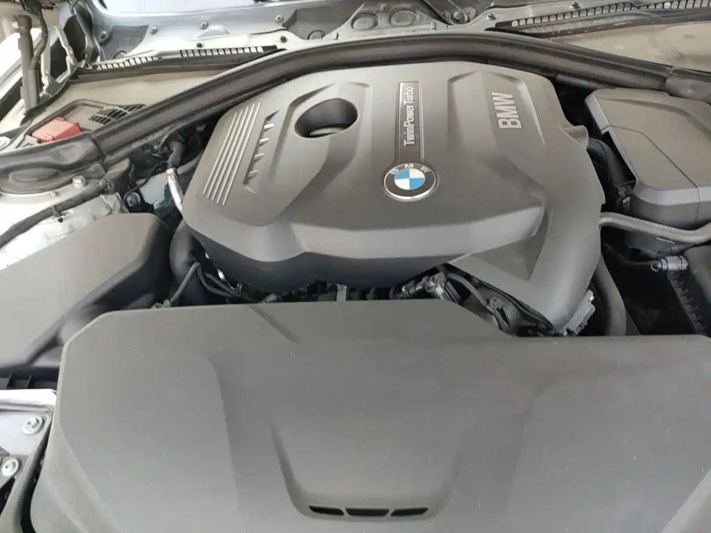 BMW 3 Series 2018 — фото 20