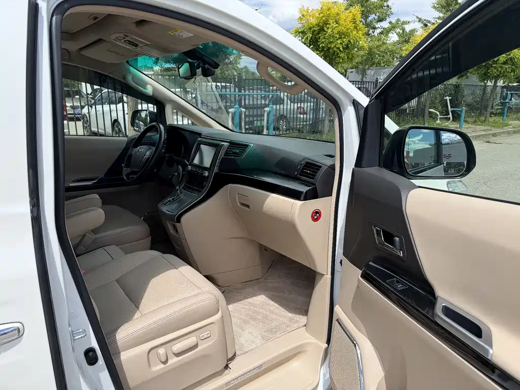 Toyota Alphard 2014 — фото 11