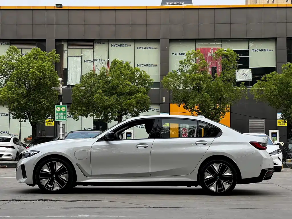 BMW i3 2024