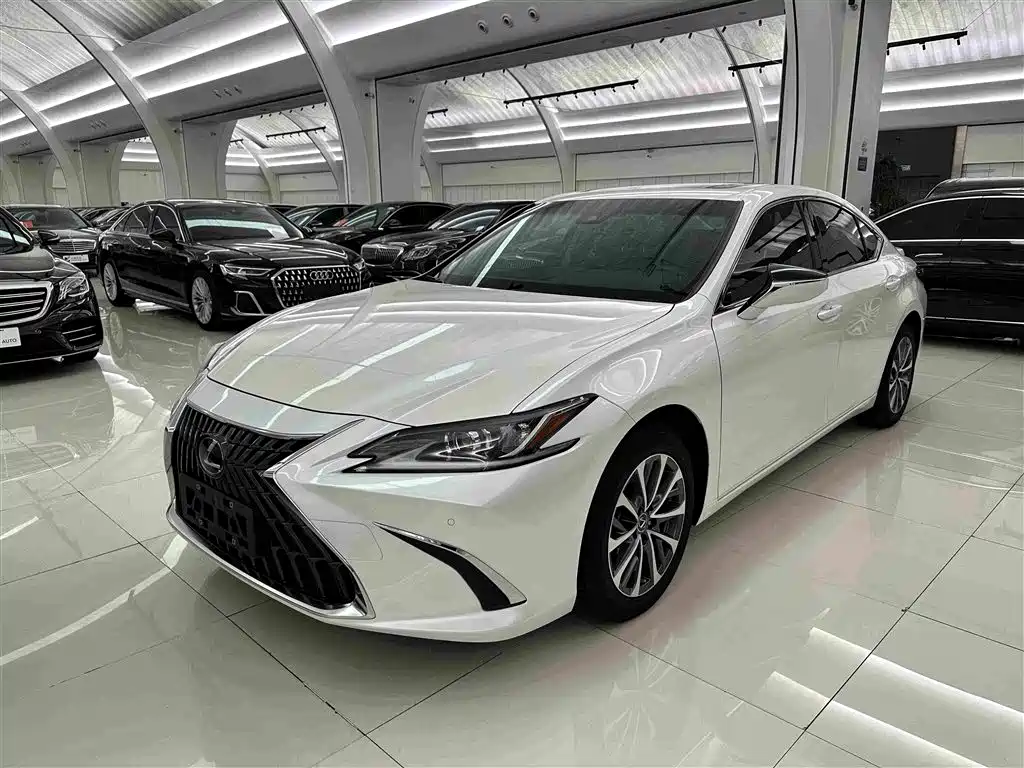 Lexus ES 2024 — фото 1