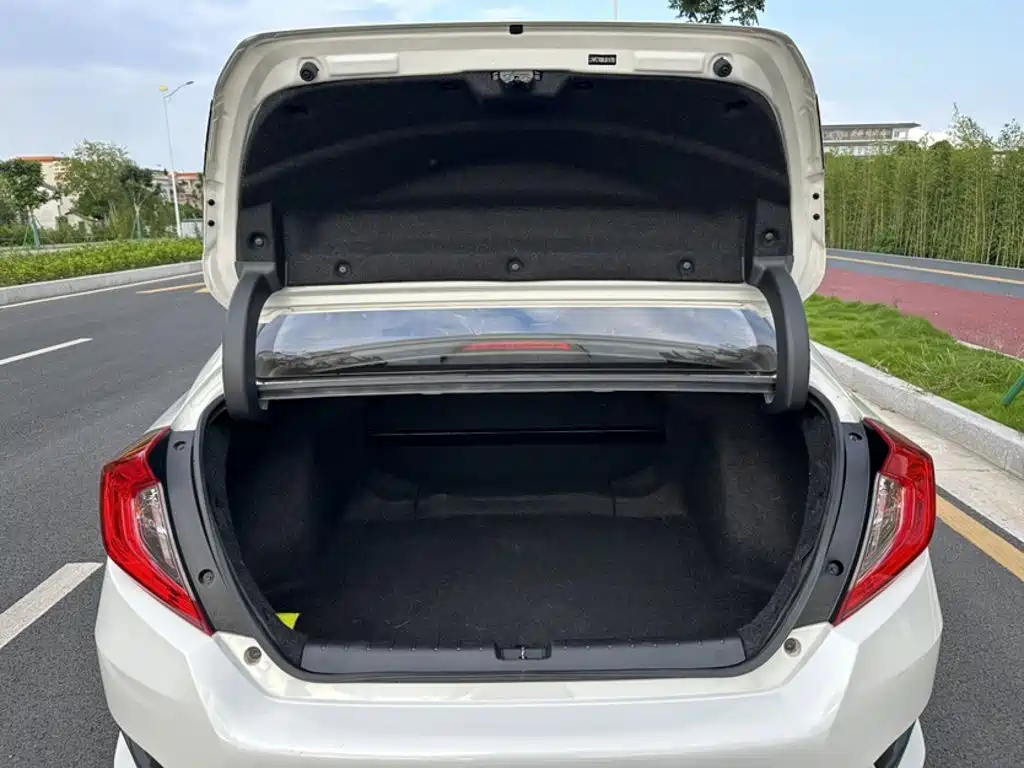 Honda Civic 2020 — фото 17