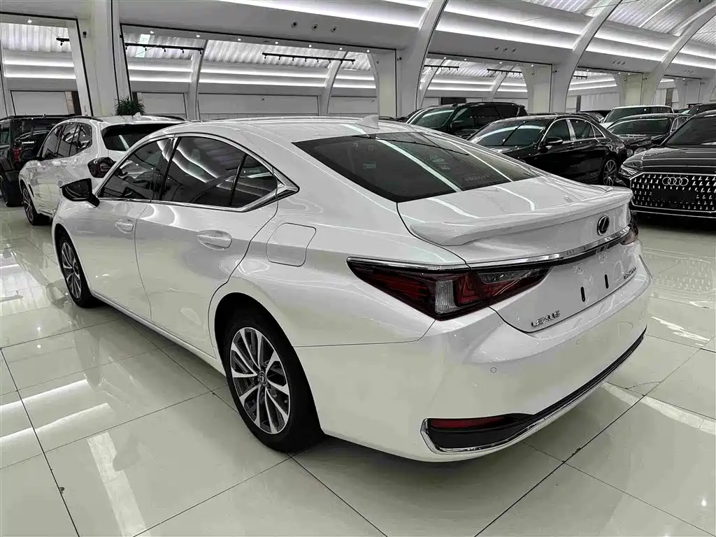 Lexus ES 2024 — фото 18