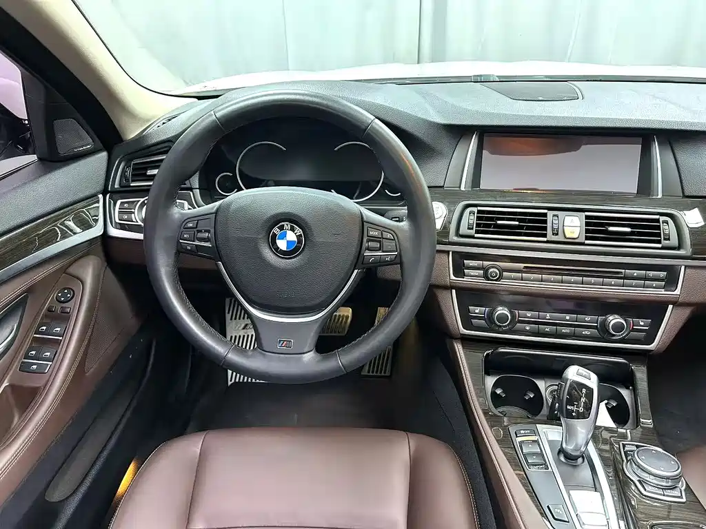 BMW 5 Series 2017 — фото 2