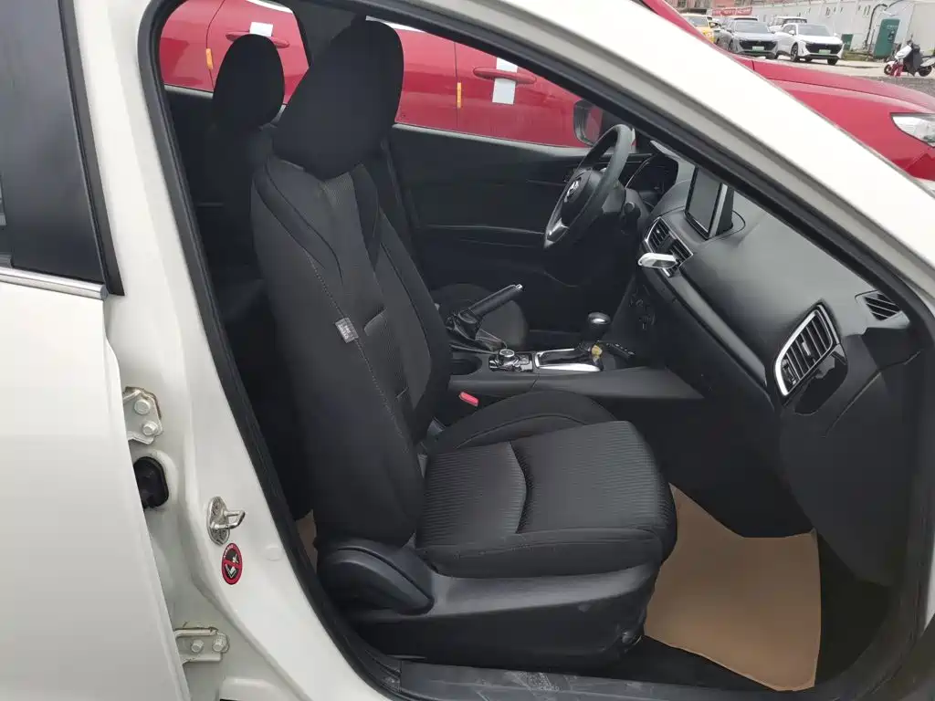 Mazda 3 Axela 2016 — фото 25