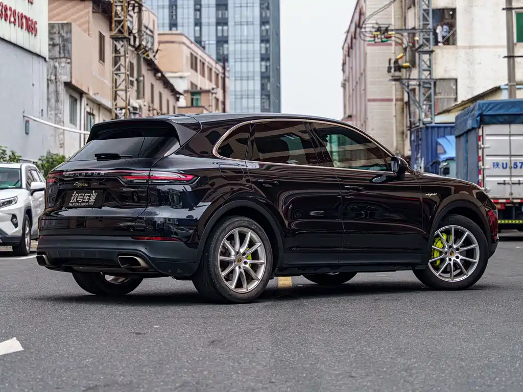 Porsche Cayenne Hybrid 2020 — фото 3