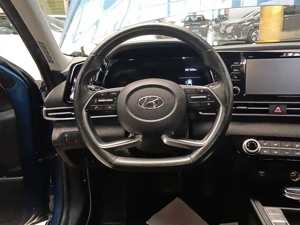 Hyundai Elantra 2022 — фото 11
