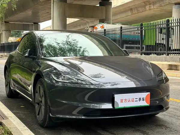 Tesla Model 3 2024