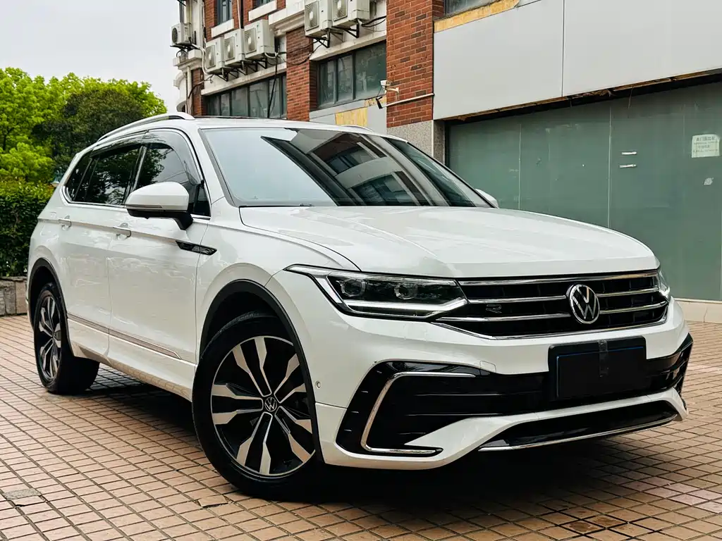 Volkswagen Tiguan L 2023 — фото 3