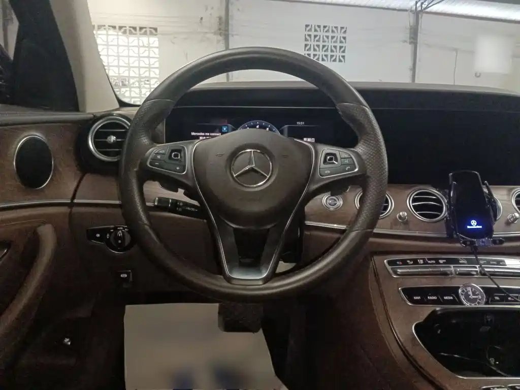 Mercedes-Benz E-Class 2018 — фото 11