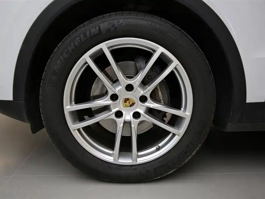 Porsche Cayenne 2018 — фото 12