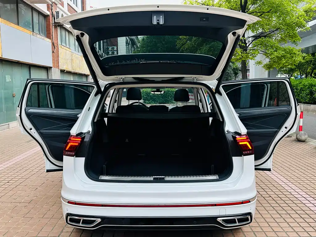 Volkswagen Tiguan L 2023 — фото 20