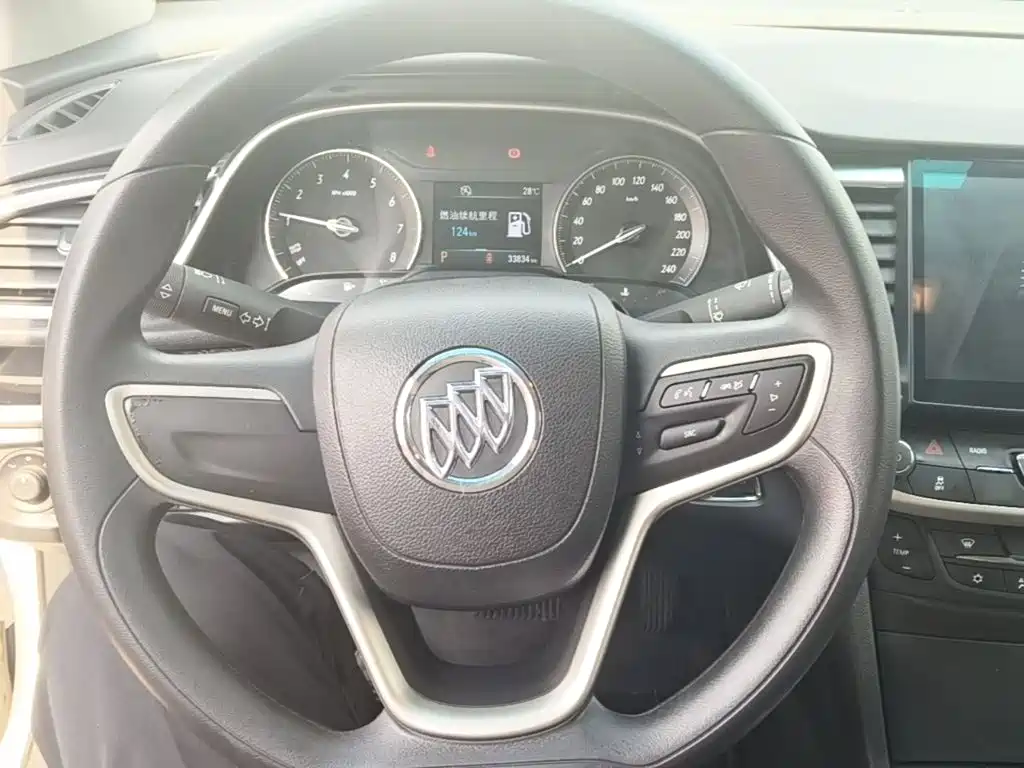 Buick Excelle 2016 — фото 11