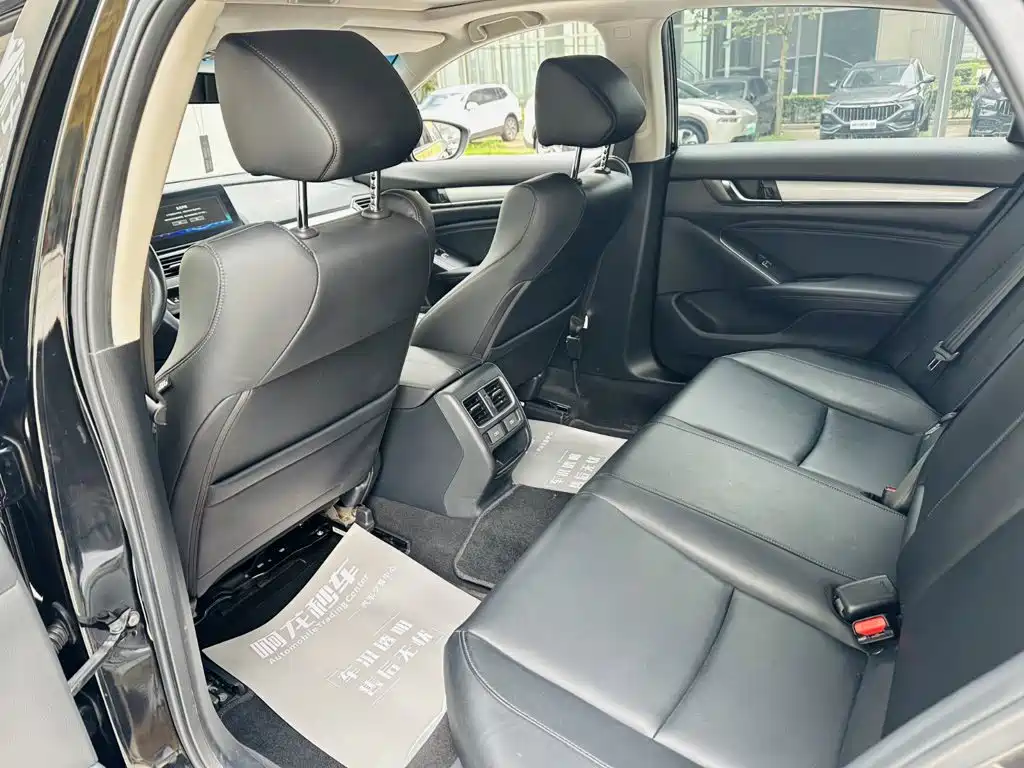 Honda Accord 2022 — фото 10