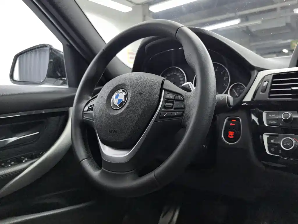 BMW 3 Series 2017 — фото 9