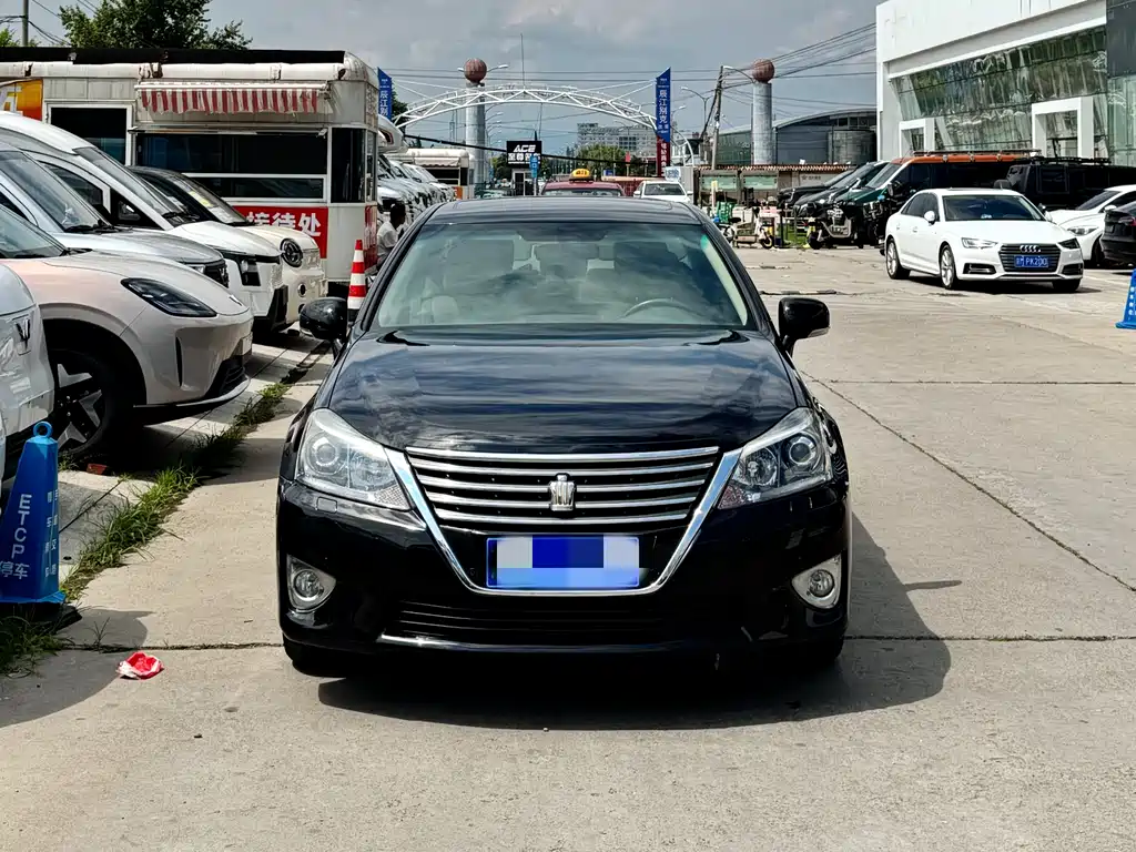 Toyota Crown 2013