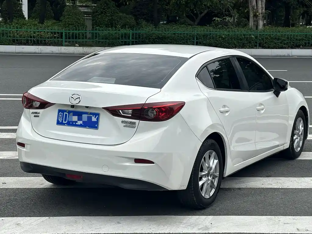 Mazda 3 Axela 2016 — фото 9