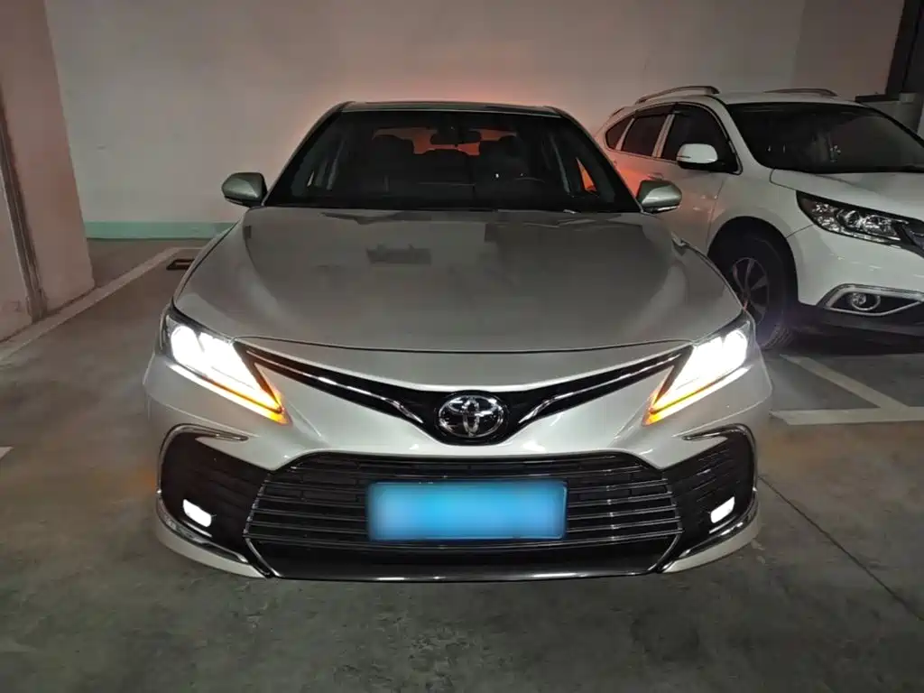 Toyota Camry 2022 — фото 3