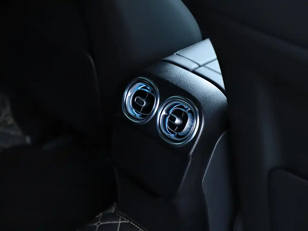 Mercedes-Benz C-Class 2024 — фото 18