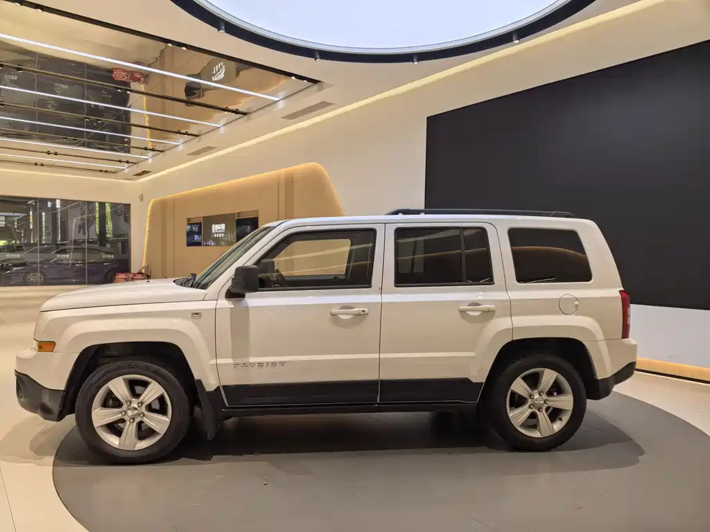 Jeep Patriot 2015 — фото 7