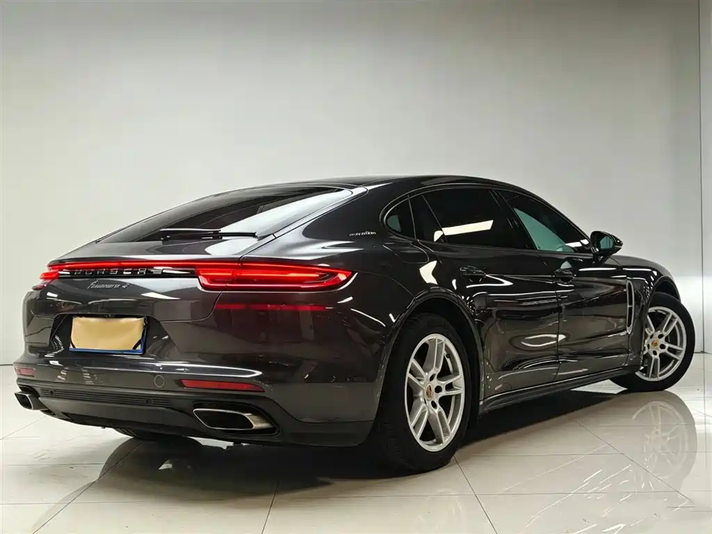 Porsche Panamera 2018 — фото 9