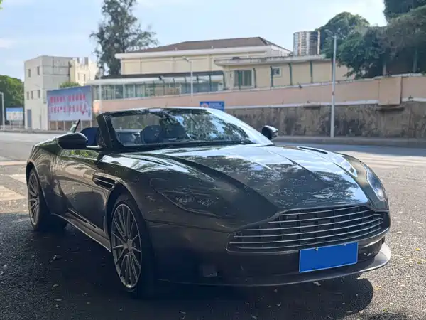 Aston Martin DB11 2018