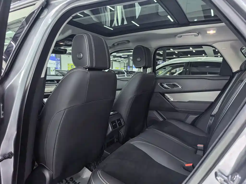 Land Rover Range Rover Velar 2021 — фото 11