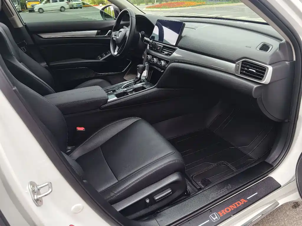 Honda Accord 2022 — фото 13