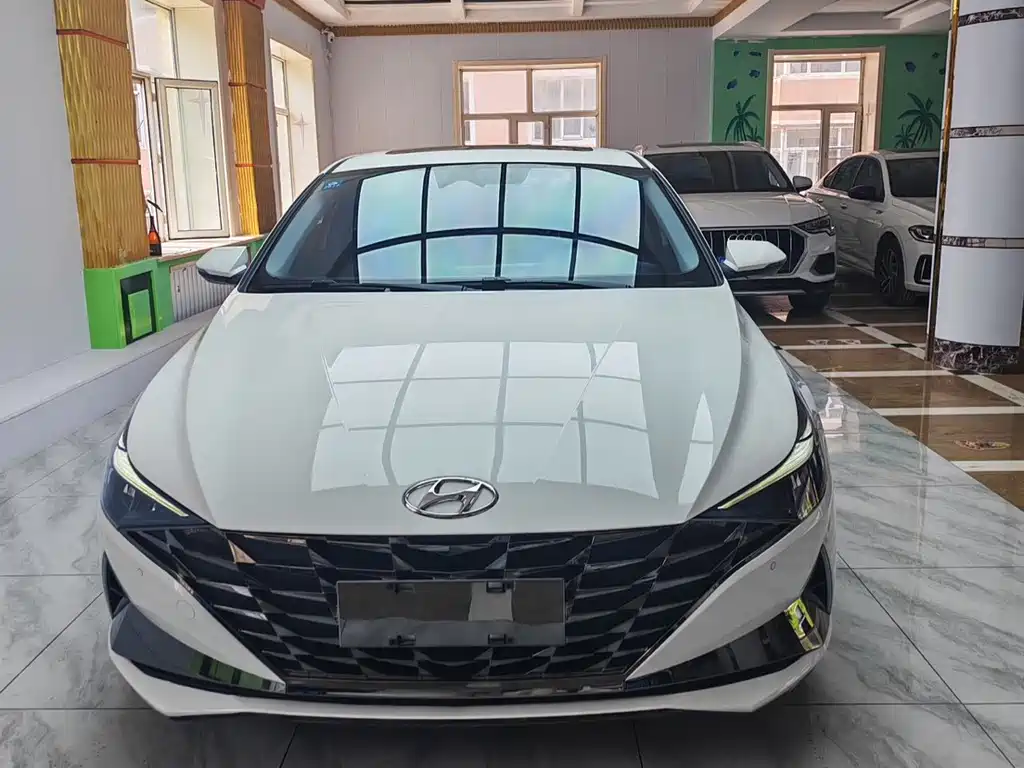 Hyundai Elantra 2022