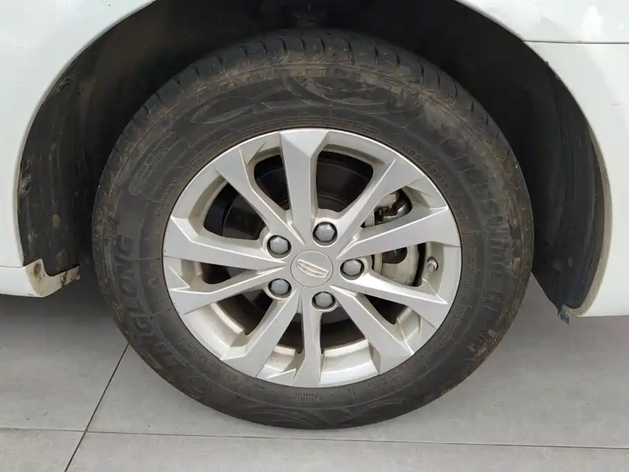 Geely Emgrand 2022