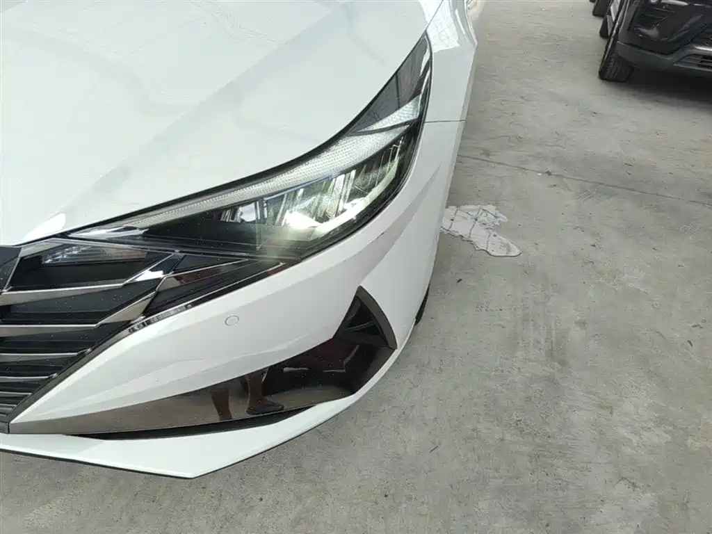 Hyundai Elantra 2023 — фото 24