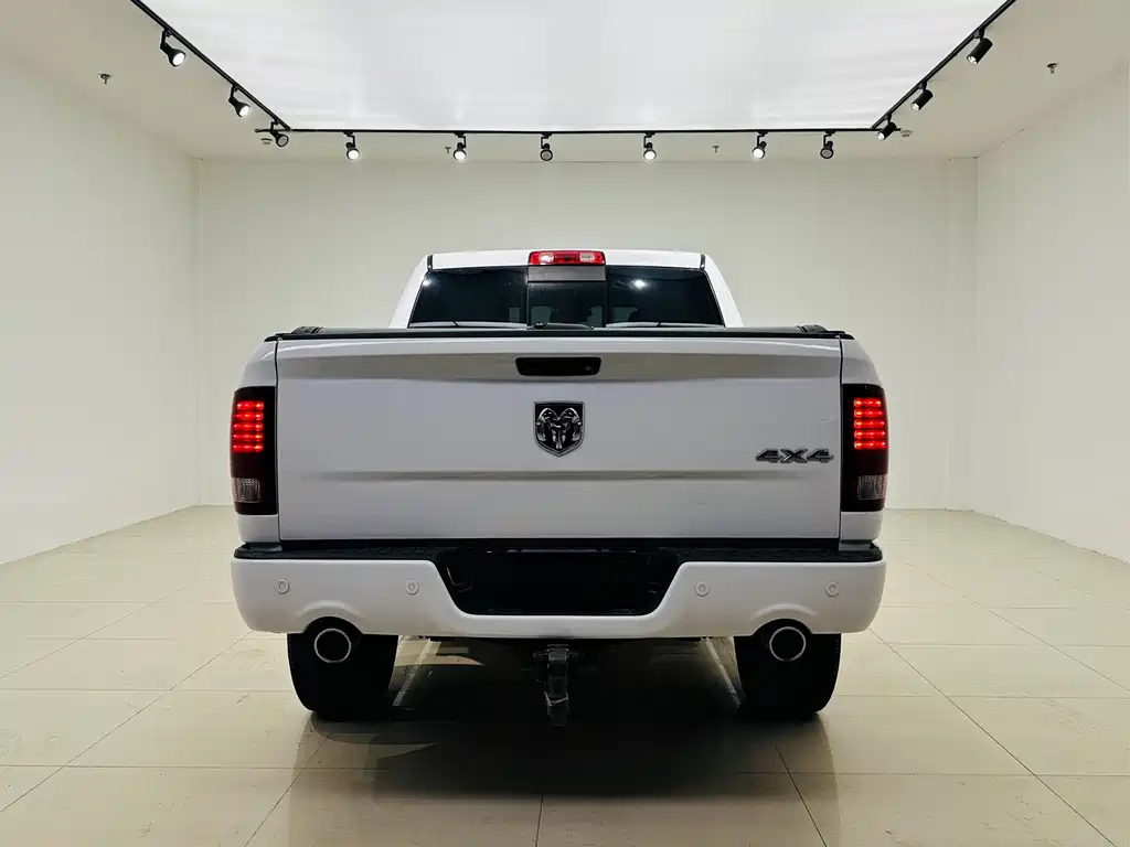 RAM Trucks 2016 — фото 5